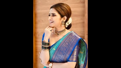 விதவிதமான சேலையில் ... முன்னணி நடிகைகளை அழகில் ஓவர் டேக் செய்யும்  விஜய் டிவி தொகுப்பாளினி திவ்யதர்ஷினி! 