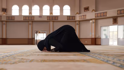 ಕಾಲೇಜೊಳಗೆ ನಮಾಜ್ಗೆ ಅವಕಾಶ ನೀಡದ್ದಕ್ಕೆ ಪ್ರಿನ್ಸಿಪಾಲ್ಗೆ ದಿಗ್ಬಂಧನ!