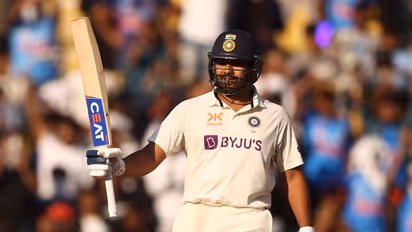 பார்டர் கவாஸ்கர் டிராபியில் முதல் சதம்: ஸ்டீவ் ஸ்மித் சத சாதனையை முறியடித்த ரோகித் சர்மா!