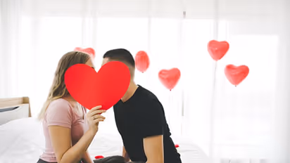 ఇద్దరినీ లవ్ మ్యారేజ్ చేసుకున్న ఆప్ ఎమ్మెల్యే.. ఒకే ఇంటిలో ఇద్దరు భార్యలతో సంసారం.. కలిసే వాలెంటైన్స్ డే వేడుక