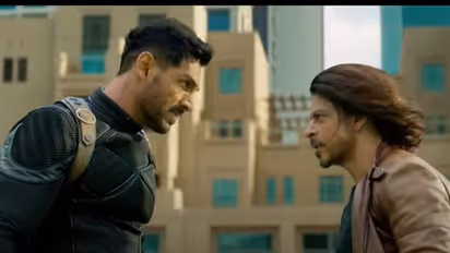 ആ രംഗങ്ങൾക്ക് ദുബൈയിലെ ബൊളിവാഡ് നിശ്ചലമായി; 'പഠാൻ' മേക്കിംഗ് വീഡിയോ