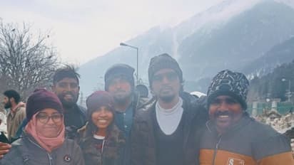 திரும்பிய இடமெல்லாம் பனி... வாவ் என்ன ஒரு அழகு..! இணையத்தில் வைரலாகும் லியோ படத்தின் ஷூட்டிங் ஸ்பாட் கிளிக்ஸ்