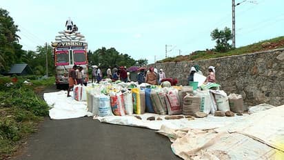 നെല്ലും കൊണ്ട് സർക്കാർ പോയിട്ട് മാസം മൂന്ന്, പണം ഇനിയുമില്ല; കുട്ടനാട്ടിൽ കർഷകരുടെ സമരം