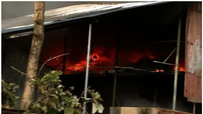 തിരുവനന്തപുരം നഗരത്തില് വന് തീപിടുത്തം; മൂന്ന് വീടുകളിലേക്ക് തീ പടര്ന്നു