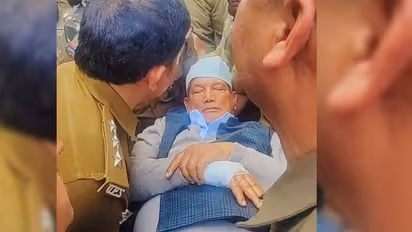 నిరుద్యోగుల నిరసనల్లో స్పృహతప్పి పడిపోయిన ఉత్తరాఖండ్ మాజీ సీఎం హరీశ్ రావత్.. ఆస్పత్రికి తరలింపు