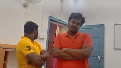 നോ പാര്‍ക്കിംഗില്‍ വാഹനം നിര്‍ത്തി മദ്യപാനം; ചോദ്യം ചെയ്ത സിഐയെ കയ്യേറ്റം ചെയ്തു, യുവാക്കള്‍ പിടിയില്‍