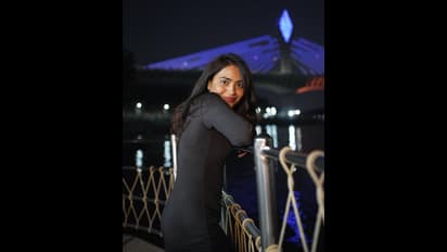 బ్లాక్‌ షర్ట్ లో బిగ్‌ బాస్‌ హారిక అందాల విందు.. షర్ట్ బాగుంది, ప్యాంట్‌ కూడా ఉంటే ఇంకా బాగుండేదంటూ రచ్చ.. 