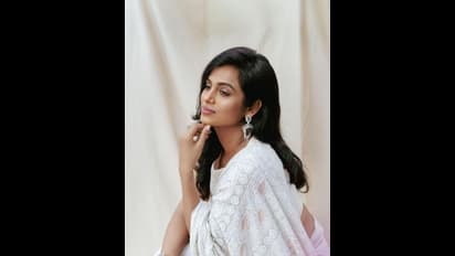 கிளாமர் சலிச்சு போச்சா? ஸ்லீவ் லெஸ் ஜாக்கெட்டில்... சேலைக்கட்டி மயக்கும் ரம்யா பாண்டியனின் கியூட் போட்டோஸ்!