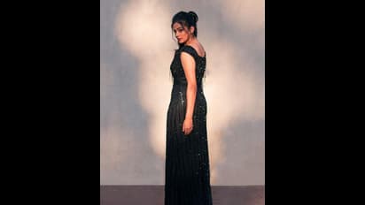 బ్యాక్, ఫ్రంట్ చూపిస్తూ ప్రియమణి  అందాల రచ్చ..  బ్లాక్ ఫిట్ లో సీనియర్ నటి మైండ్ బ్లోయింగ్ పోజులు