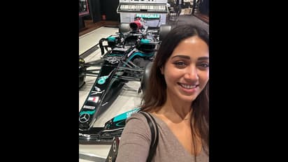  ధమ్కీ పిల్ల క్రేజీ లుక్స్ వైరల్ .. రేసింగ్ కార్ల వద్ద నివేత పేతురాజ్ అందాల జోరు 