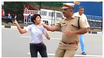 'സമരത്തിനിടെ കെ.എസ്.യു വനിതാ നേതാവിനെ പുരുഷ പൊലീസ് മർദ്ദിച്ചു, മോശമായി പെരുമാറി'; പരാതിയുമായി കോൺഗ്രസ്