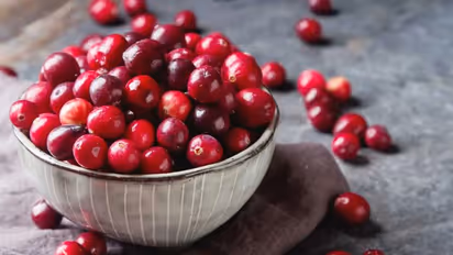 കൊളസ്ട്രോൾ കുറയ്ക്കാനും വൃക്കകളുടെ ആരോഗ്യത്തിനും ക്രാന്‍ബെറി; അറിയാം മറ്റ് ഗുണങ്ങള്‍... 