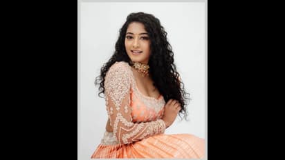 அழகில் சொக்க வைக்கும் அஞ்சலி நாயரின் அழகான புகைப்படங்கள்!