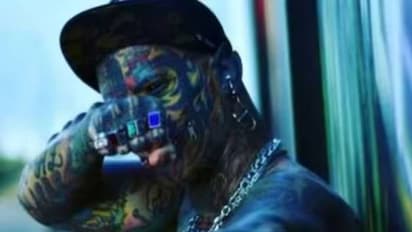 സ്വന്തം ശരീരം പരീക്ഷണവസ്തുവാക്കി ബ്രസീലിയൻ യുവാവ്; ശരീരം മുഴുവൻ ടാറ്റൂ, രണ്ടായി പിളർന്ന കൈകൾ