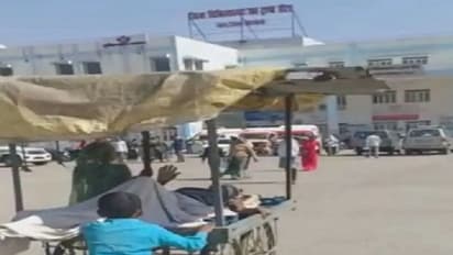  ಸಿಗದ ಆಂಬುಲೆನ್ಸ್: ಅಸ್ವಸ್ಥ ಅಪ್ಪನನ್ನು ತಳ್ಳುಗಾಡಿಯಲ್ಲೇ ಆಸ್ಪತ್ರೆಗೆ ಕರೆದೊಯ್ದ 7 ವರ್ಷದ ಮಗ