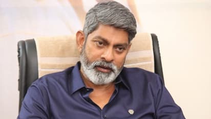పెద్దమ్మాయి అమెరికన్ ని చేసుకుంది, చిన్నమ్మాయికి పెళ్లి వద్దన్నాను... జగపతిబాబు సెన్సేషనల్ కామెంట్స్ 
