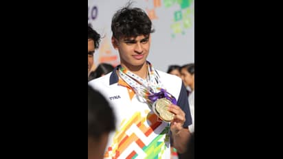 நீச்சல் போட்டியில் 5 தங்கம்... 2 வெள்ளி பதக்கத்தை தட்டி தூக்கிய மாதவனின் மகன் வேதாந்த்..! குவியும் ரசிகர்கள் வ