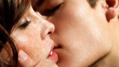 அன்பின் அடையாளம் முத்தம்.. அந்த முத்தத்தின் அர்த்தம் உங்களுக்கு தெரியுமா?