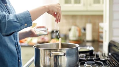 കറിയില്‍ ഉപ്പ് കൂടിയോ? ടെൻഷനടിക്കേണ്ട, കുറയ്ക്കാൻ രണ്ട് വഴികളുണ്ട് 