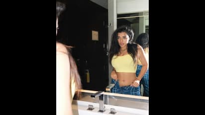 బాబోయ్.. ప్యాంట్ విప్పేస్తూ కేతికా శర్మ ఘాటు ఫోజులు.. బోల్డ్ బ్యూటీ చేష్టలకు నిద్ర పట్టడం కష్టమే! 