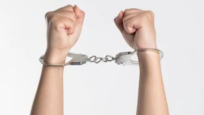 കൂട്ടുകാരിയുടെ വീട്ടില്‍ നിന്ന് ലക്ഷങ്ങളുടെ സാധനങ്ങള്‍ മോഷ്ടിച്ചു; 'ഡ്യൂപ്ലിക്കേറ്റ്' സാധനങ്ങള്‍ തിരിച്ചുവച്ചു