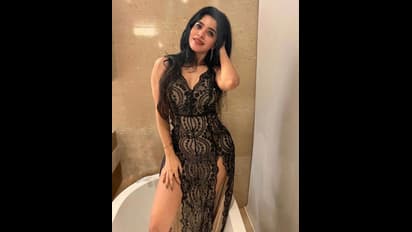 அங்கமெல்லாம் அனு அனுவாக காட்டிய நடிகை திவ்ய பாரதி!