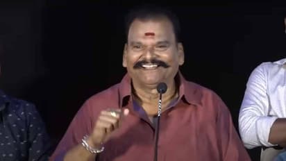 விலகி ஓடிய தனுஷ்... வெறித்தனமாக காதலித்த திருமணமான பாடகி! படு பயங்கரமான தகவலை வெளியிட்ட பயில்வான்!