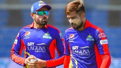 నా దృష్టిలో బాబర్, పదో నెంబర్ బ్యాటర్ ఇద్దరూ ఒక్కటే.. : పాక్ మాజీ పేసర్ 