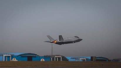 ईंधन की कमी, फिर हाइड्रोलिक फेल! ब्रिटिश F-35B फाइटर जेट केरल में फंसा