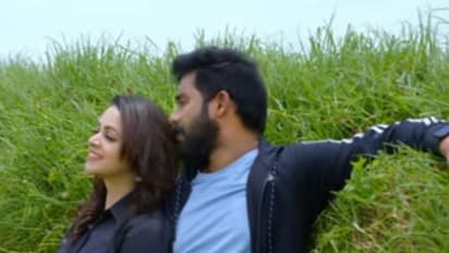 'കൂടെ നിൻ കൂടെ', മനോഹരമായ ഗാനവുമായി ഭാവനയുടെ മടങ്ങിവരവിലെ ചിത്രം- വീഡിയോ