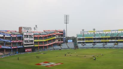 ഇന്ത്യ-ഓസ്ട്രേലിയ ടീമുകള് ഡല്ഹിയിലെത്തി, കാത്തിരിക്കുന്നത് സ്പിന് പിച്ച്; ആശങ്കയൊഴിയാതെ ഓസീസ്