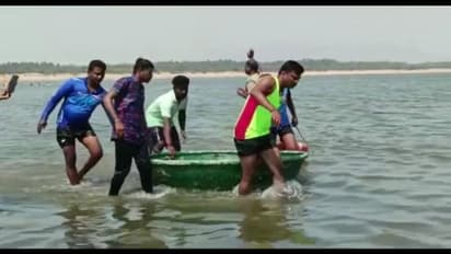 ஒருவரை ஒருவர் காப்பாற்ற நினைத்து 4 பள்ளி மாணவிகள் காவிரியில் மூழ்கி பலி