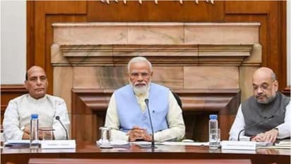 എംപി സ്ഥാനം രാജിവച്ച് 10 നിയുക്ത ബിജെപി എംഎല്എമാര്; കേന്ദ്ര മന്ത്രിസഭയില് അഴിച്ചുപണി വരും