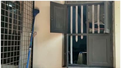 ചെങ്ങന്നൂർ മുളക്കുഴയിൽ വൻകവർച്ച; മോഷ്ടാവ് അകത്തു കടന്നത് ജനലഴികൾ മുറിച്ചുമാറ്റി