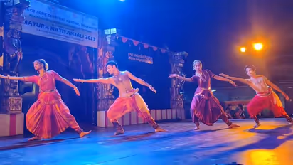 மயூர நாட்டியாஞ்சலி; பார்வையாளர்களை மெய் சிலிர்க்க வைத்த கலைஞர்கள்