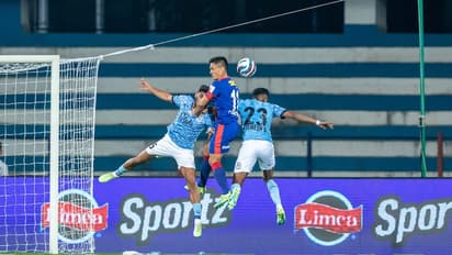 ഐഎസ്എല്: ആദ്യ ഫൈനലിസ്റ്റിനെ ഇന്നറിയാം; ബെഗളൂരുവിനോട് കടം വീട്ടാനുറച്ച് മുംബൈ