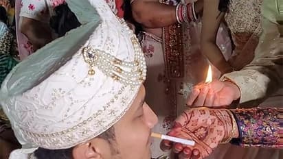   వరుడికి సిగరెట్ వెలిగించిన వధువు కుటుంబం.. ఇదెక్కడి ఆచారం..?