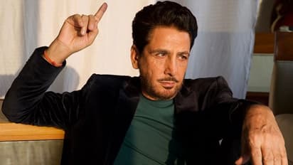 ಭಾರತದ ಅತ್ಯಂತ ದುಬಾರಿ ಟೊಯೋಟಾ ಕಾರು ಖರೀದಿಸಿದ ಗಾಯಕ ಗುರ್ದಾಸ್, ಬುಕಿಂಕ್ ಬೆಲೆ 10 ಲಕ್ಷ ರೂ!