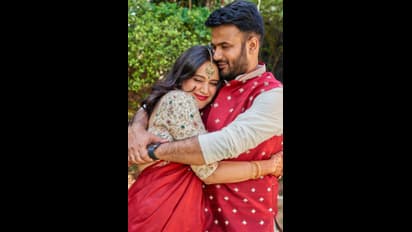 அரசியல்வாதியை கரம் பிடித்த தனுஷ் பட நாயகி ஸ்வரா பாஸ்கர்.! வைரலாகும் திருமண புகைப்படங்கள்.!