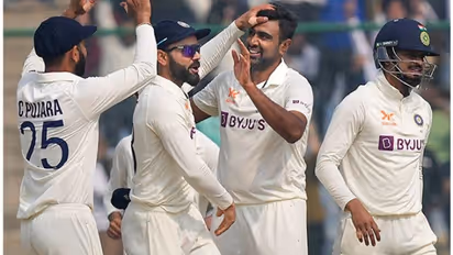 వరల్డ్ నెంబర్ వన్, టూ బ్యాటర్లను ఒకే ఓవర్లో ఔట్ చేసిన అశ్విన్.. ఖవాజాకు జడ్డూ షాక్