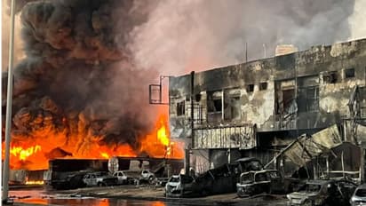 യുഎഇയില് വന് തീപിടുത്തം, കെട്ടിടങ്ങളും കാറുകളും കത്തിനശിച്ചു; നാല് എമിറേറ്റുകളില് നിന്ന് അഗ്നിശമന സേനയെത്തി
