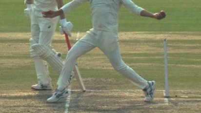 വീണ്ടും നോബോളില് വിക്കറ്റ്; ജഡേജയെ പരിഹസിച്ച് ആരാധകര്, ഓസീസ് ഇന്നിംഗ്സ് അവസാനിച്ചത് നാടകീയമായി