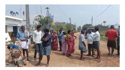 శ్రీకాకుళంలో తల్లీ కూతుళ్లపై దాడి: కూతురు మృతి, తల్లి పరిస్థితి విషమం