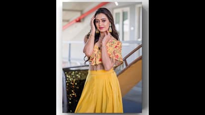 ఎల్లో డ్రెస్‌లో జబర్దస్త్ యాంకర్‌ పిచ్చెక్కించే పోజులు.. హీరోయిన్‌ మెటీరియల్‌ అంటూ నెటిజన్లు రచ్చ 