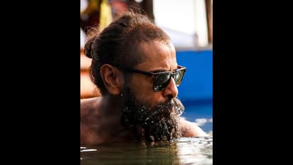 இதை கவனித்தீர்களா? விக்ரமிடம் ஏற்பட்ட திடீர் மாற்றம்.! மிரட்டல் லுக்கில் ரசிகர்களை மெர்சலாக்கிய சீயான்! 