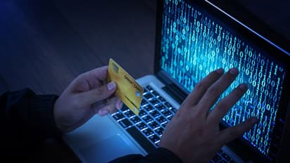 വർക്ക് ഫ്രം ഹോം, ബിറ്റ് കോയിൻ...: തട്ടിപ്പോട് തട്ടിപ്പ്; 49 കാരിയ്ക്ക് നഷ്ടമായത് 10 ലക്ഷം രൂപ