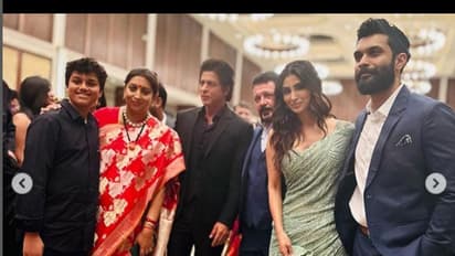  ಸ್ಮೃತಿ ಇರಾನಿ ಅವರ ಮಗಳ ಮದುವೆ ರಿಸೆಪ್ಷನ್‌ನಲ್ಲಿ ಶಾರುಖ್‌ ಖಾನ್‌; ಫೋಟೋ ವೈರಲ್‌ 