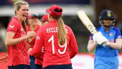 ఛేదనలో తడబడ్డ టీమిండియా..  మంధాన, రిచా పోరాడినా ఉమెన్స్ వరల్డ్ కప్‌లో తొలి పరాజయం.. 