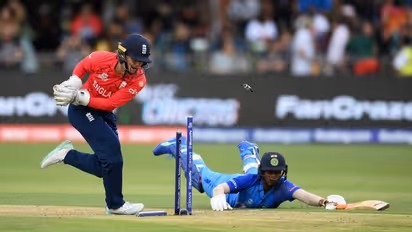 ICC Women's T20 World Cup, IND vs ENG: Mandhana-Richa heroics in vain as England win by 11 runs; fans upset