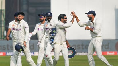 IND vs AUS: அரை மணி நேரத்தில் ஆஸி., பேட்டிங் ஆர்டரை பொட்டளம் கட்டிய அஷ்வின், உமேஷ் யாதவ்